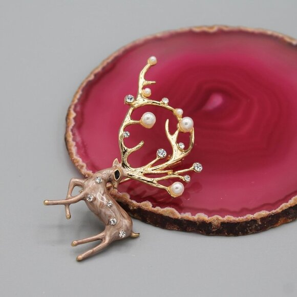 Deer Holidays Christmas pin brooch jewelry fashion pearl pearls elegant new - Picture 2 of 12